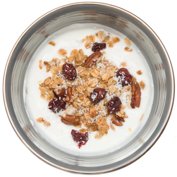 Kom yoghurt met cranberry granola en kokosrasp